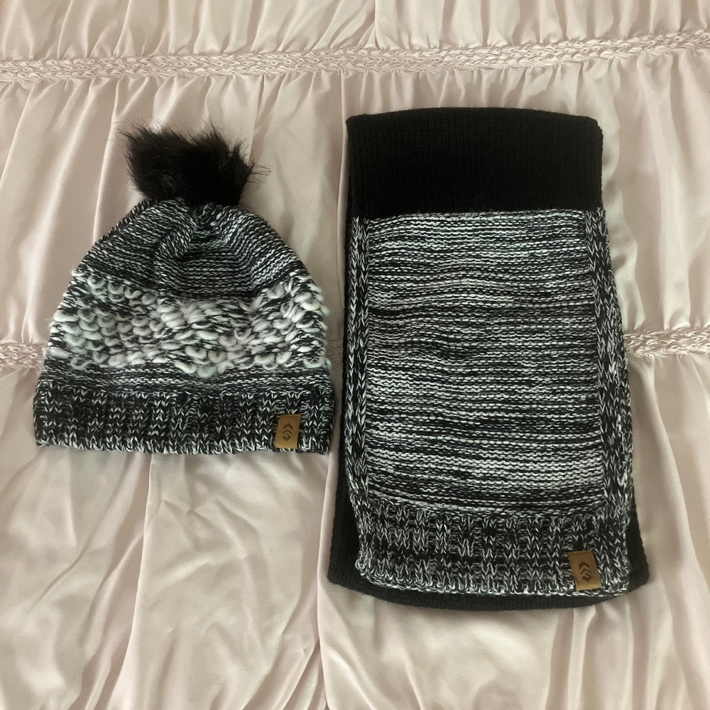 Like New - Free Country Scarf Beanie Set for Women (Knit Twist Black) - One Size